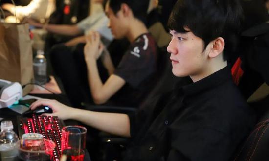 特朗普威胁出动海军陆战队与国民警卫队的区别解析